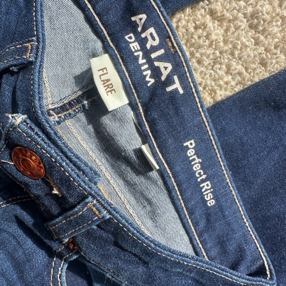 Ariat Women’s Flare Jeans Perfect Rise size 26 Short